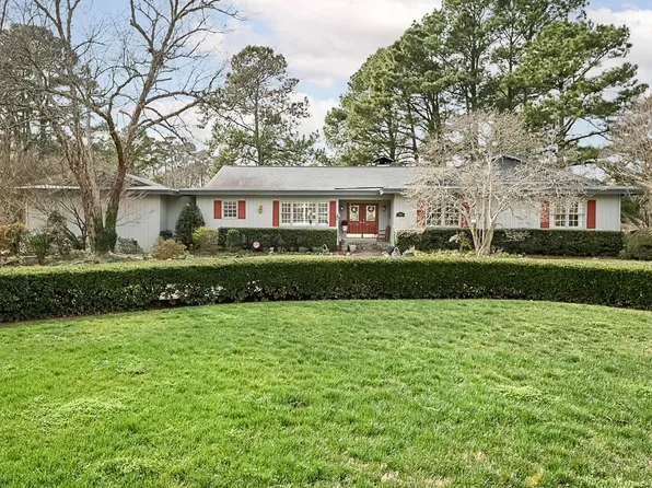 1114 Burning Tree Dr, Chapel Hill, NC 27517