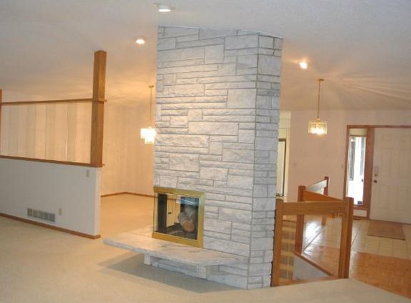 2nd image of 2212 Ferris Ln