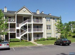 897 Tuliptree Ct, Mahwah, NJ 07430