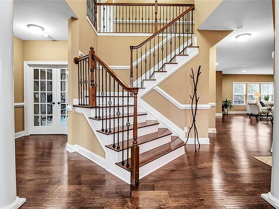 4th image of 45 Golden Crescent Way