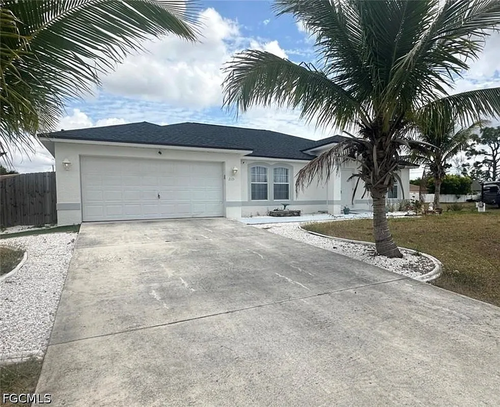 3 bed, 2.0 bath, 2020 sqft, $2,000 — Photo 3