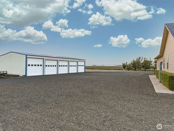 4th image of 711 Watson Loop