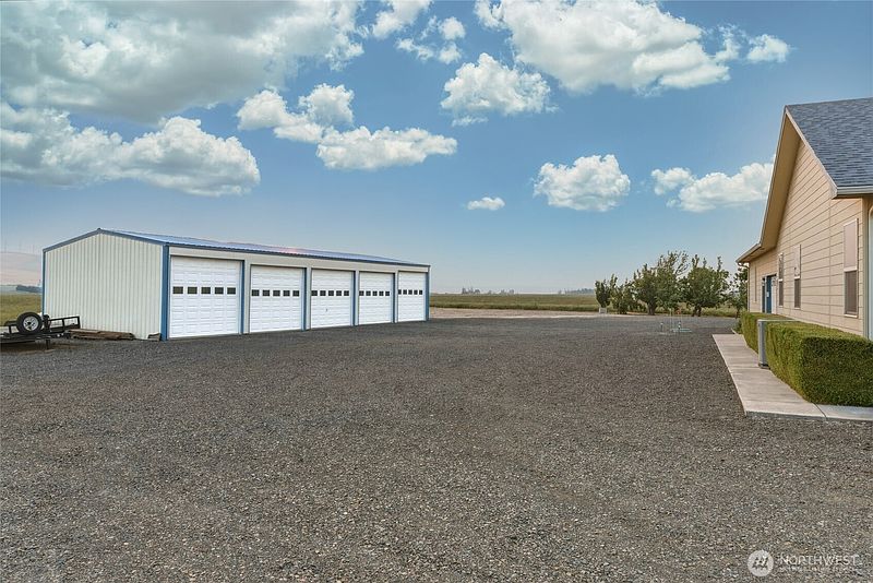 4th image of 711 Watson Loop