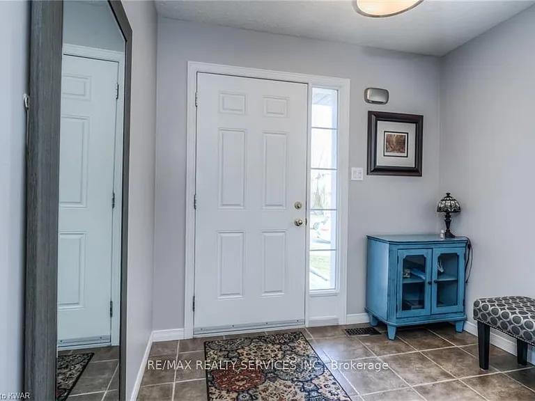 317 Briarmeadow Dr — Photo 4