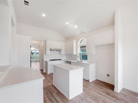 5th image of 4412 Barnacre Ave