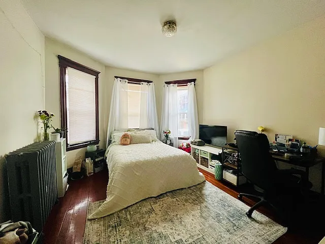 4 bed, $4,200 — Photo 2