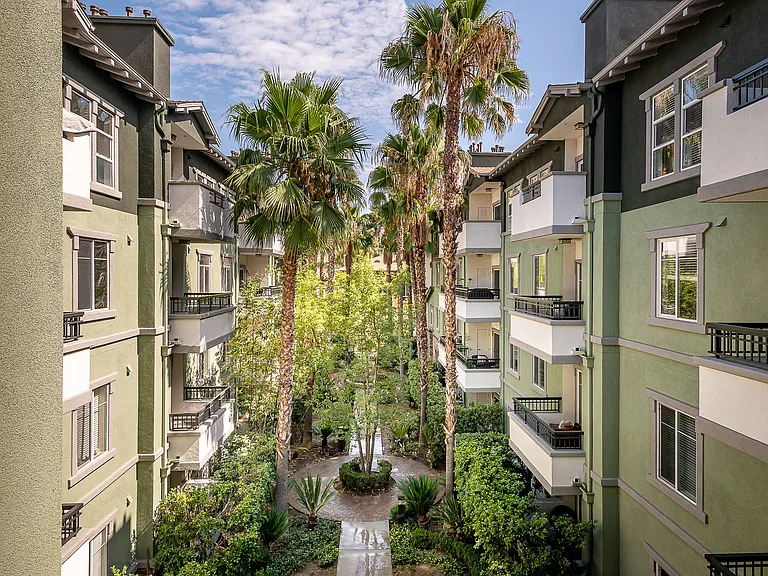 Atrio Burbank Apartments — Photo 18