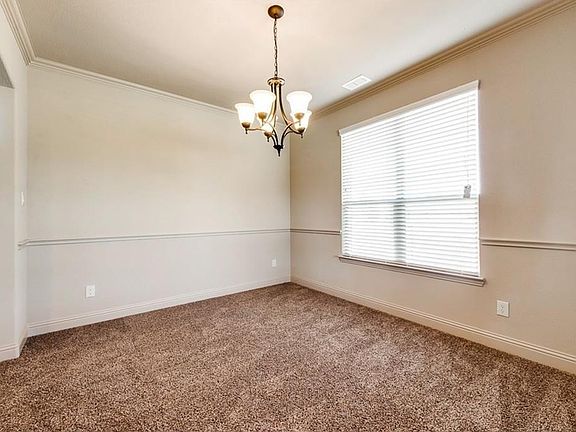 3rd image of 113 Thoroughbred St