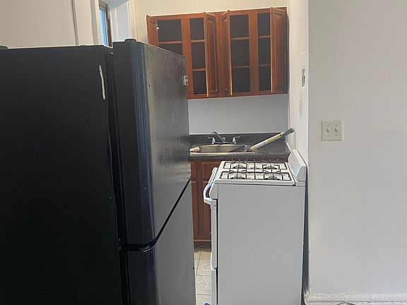 2nd image of 93 Milford Ave APT 3A