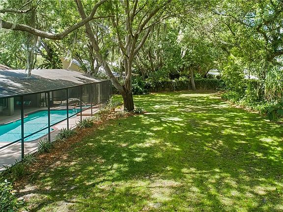 4th image of 8816 Crosswood Ct