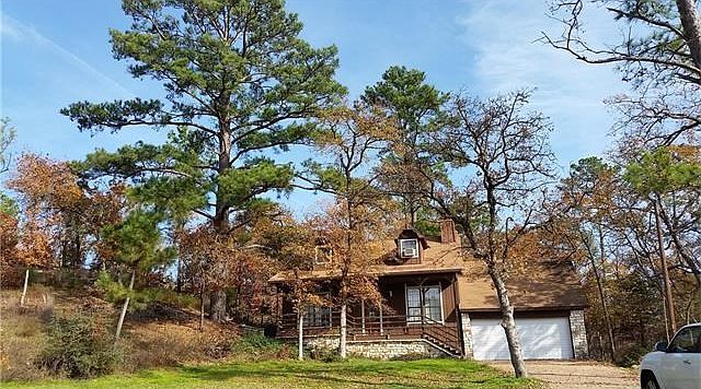 Home has great curb appeal