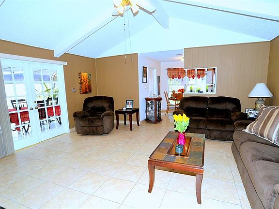 3rd image of 1113 Newport Blvd