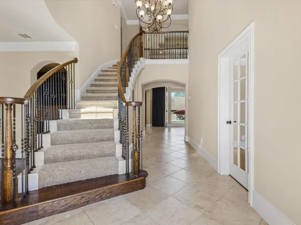 15811 Crestbrook Dr, Houston, TX 77059