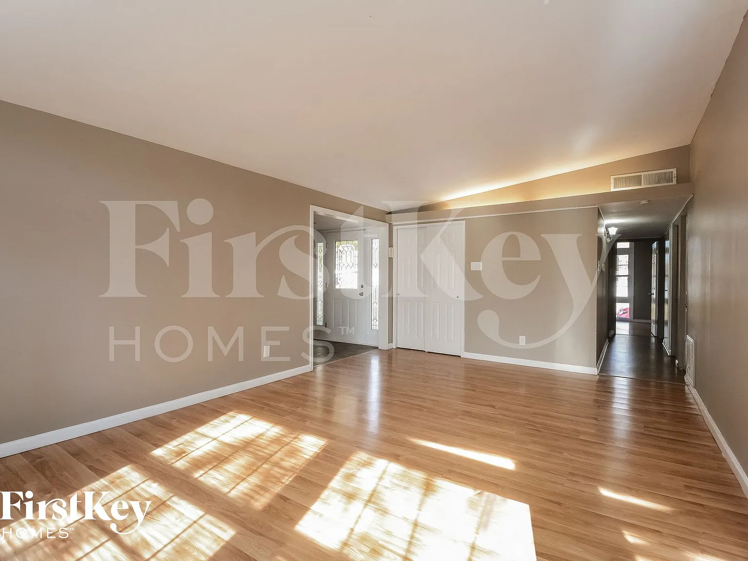 4 bed, 2.0 bath, 1980 sqft, $2,325 — Photo 3