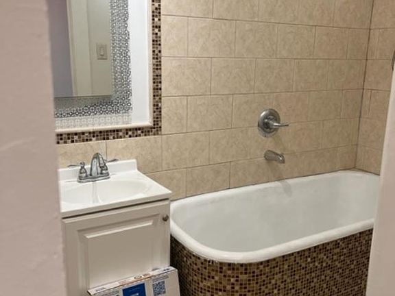 3rd image of 775 Beck St #3