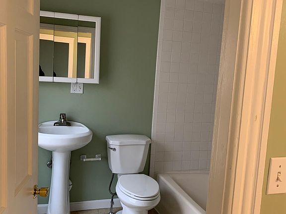 4th image of 35 Fenwood Ave #3L