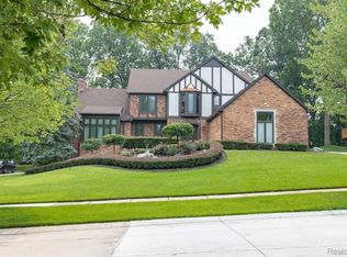 2361 Oak Ridge Dr, Troy, MI 48098