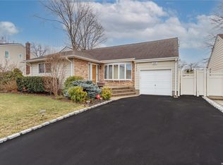 3686 Farmranch Rd S, Bethpage, NY 11714
