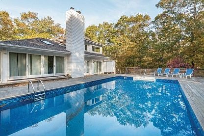 1st image of 12 Hickory Ct