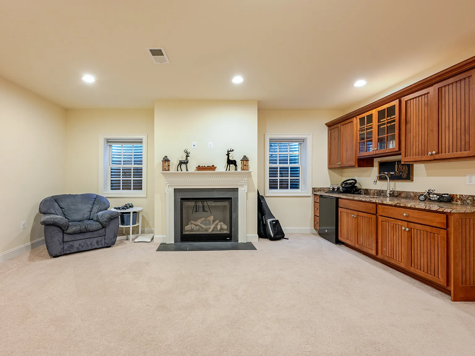 5 bed, 3525 sqft, $6,100 — Photo 2