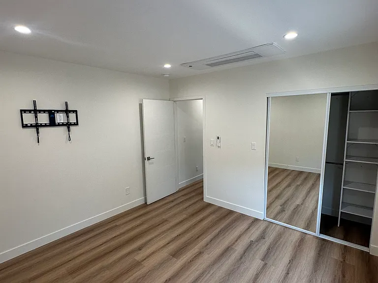 1445 N Maple St #101 — Photo 10