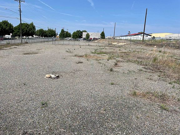 3rd image of 3911 E Sprague Ave