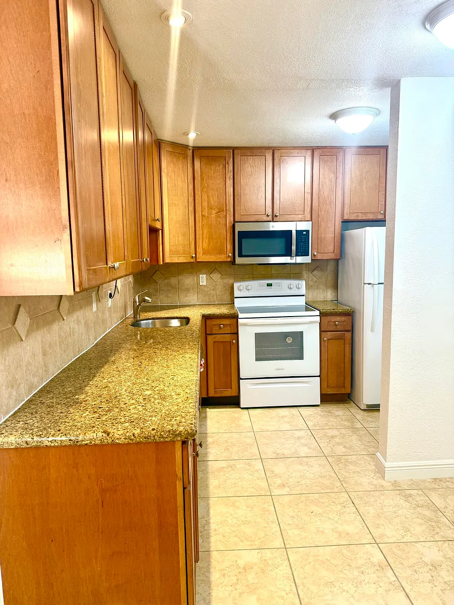 Building Photo - 199 E McNab Rd #109