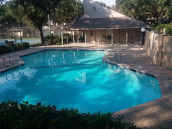 3rd image of 8023 Oakwood Garden St