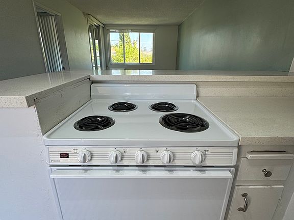 5th image of 1921 Vista Del Mar St APT 202