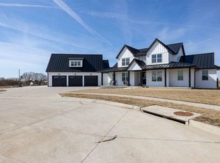 1114 Towne Centre Dr, Urbana, IA 52345