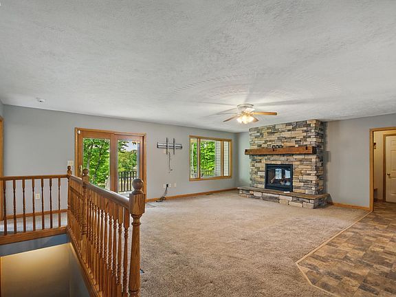 3rd image of 685 Timothy Dr