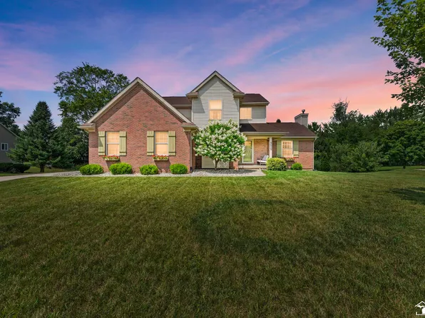 9072 Old Oak Dr, Grand Blanc, MI 48439