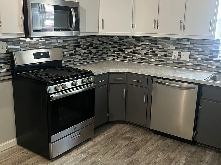 569 E Rowland Ave — Photo 5
