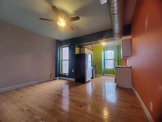 3rd image of 285 Montgomery St #2