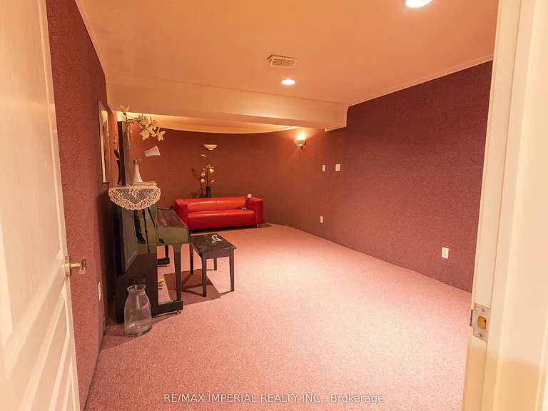 2 Farnham Dr — Photo 25