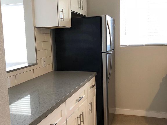 3rd image of 400 W Pasadena Ave APT 17