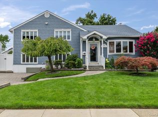 790 Wenwood Dr, East Meadow, NY 11554