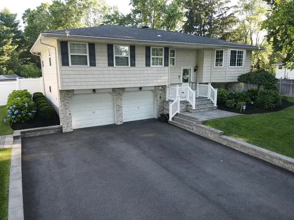 4 Kirkland Drive, Greenlawn, NY 11740