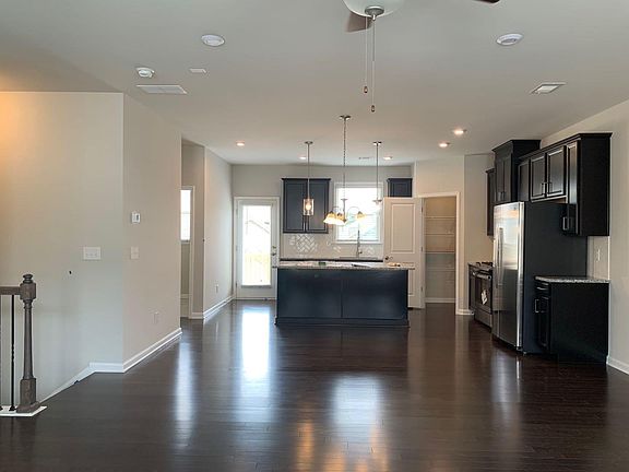 3rd image of 3029 Regal Crown Dr