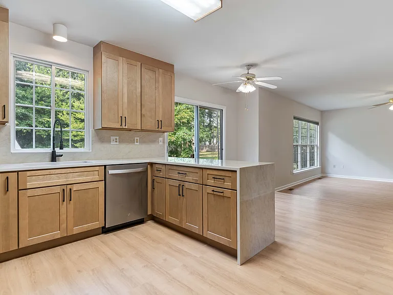 2427 Grantham Ct — Photo 16