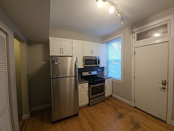 4th image of 1283 W Victoria St #1A