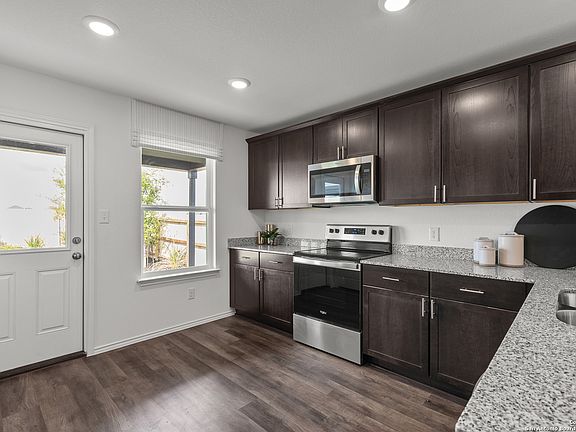 4th image of 8128 Hamrick Circle
