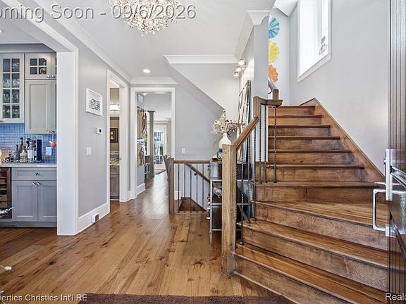 5th image of 1352 Holland St
