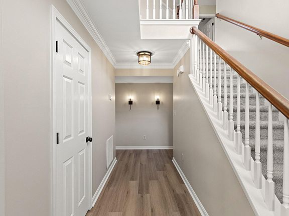 5th image of 101 Hillbrook Dr