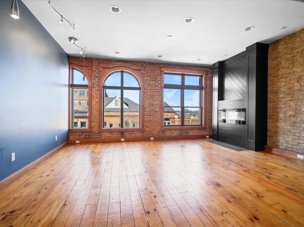 221 E Front St APT 4, Bloomington, IL 61701