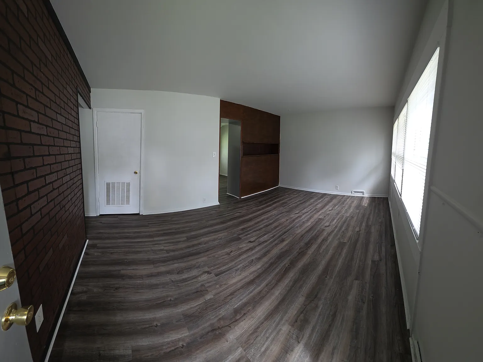 3 bed, 912 sqft, $1,225 — Photo 2