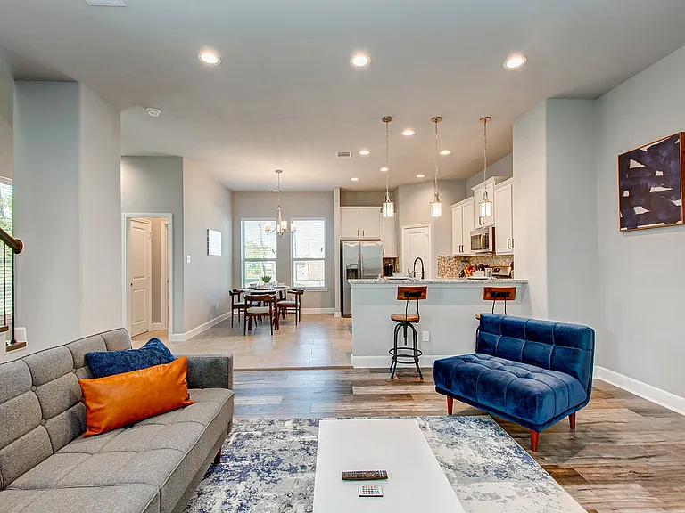 4151 Dupont St — Photo 6