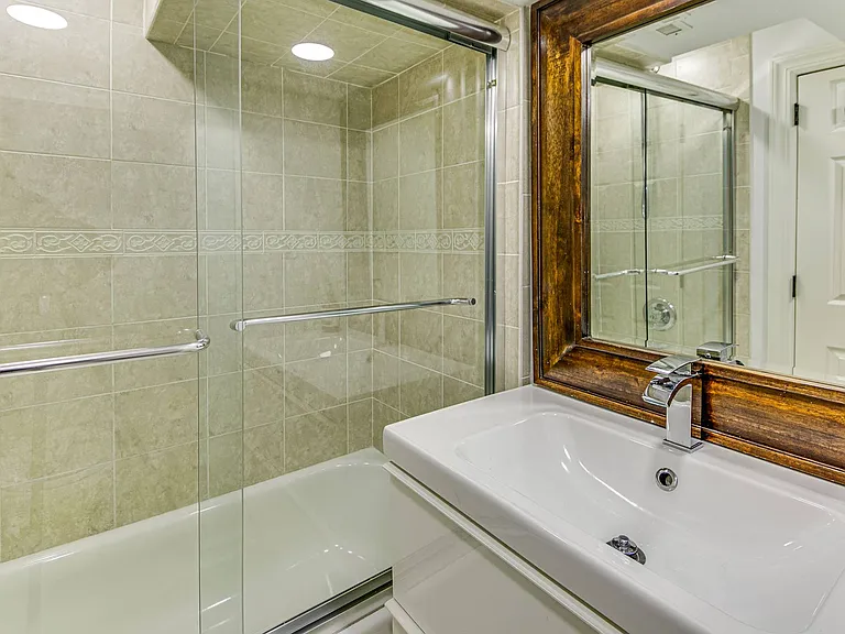 200 Woodbine Dr — Photo 17