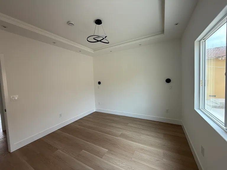 612 1/2 Sylvan St S — Photo 4
