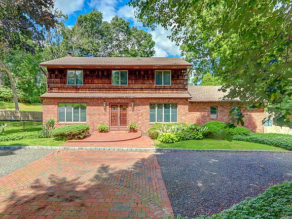 4th image of 25 Broadoak Ln